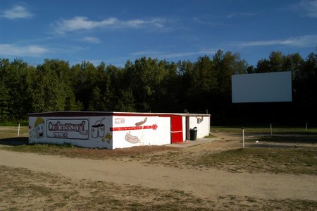 Hi-Way Drive-In Theatre - Concession And String (newer photo)